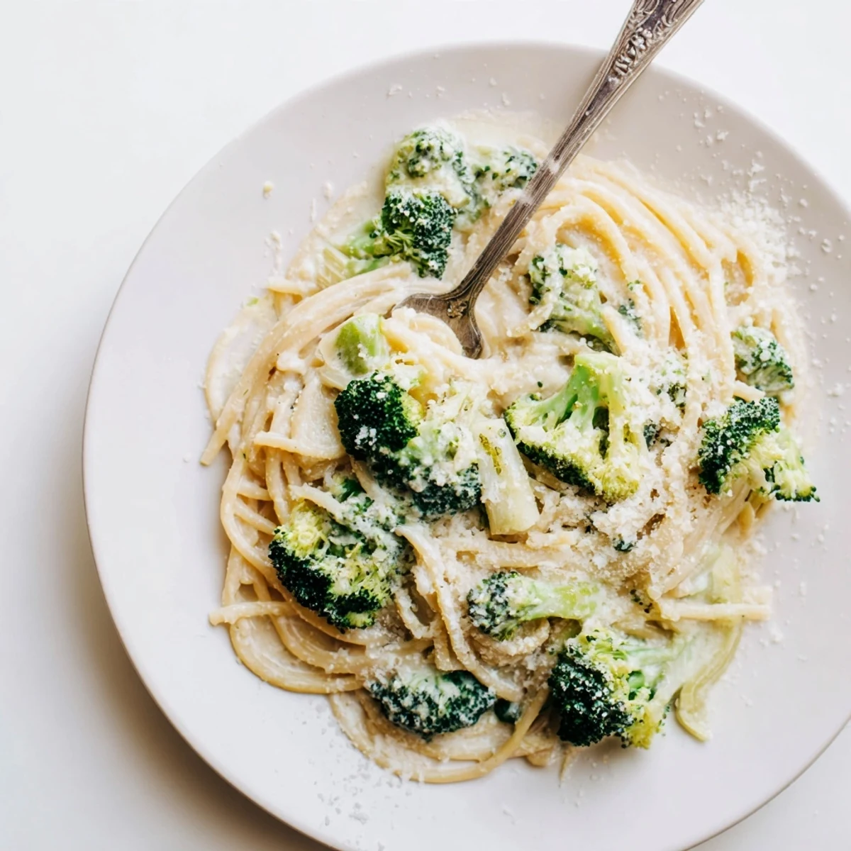 Bright One-Pot Lemon Broccoli Pasta with tender green florets and al dente noodles in a creamy, garlicky sauce.
