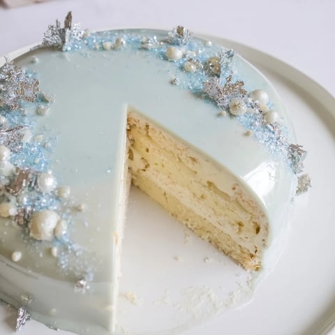 Diamond Ring Engagement Cake glistens with edible "jewels" atop a creamy white chocolate mousse.